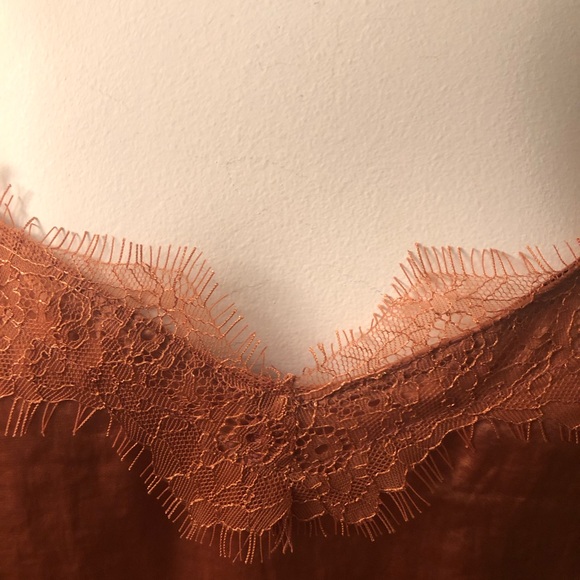 New woven cami with lace trim - Picture 2 of 7